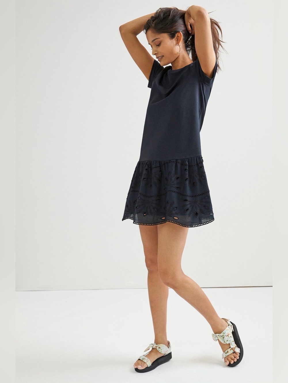 ANTHROPOLOGIE Maeve Black Flounced Eyelet Mini Shift Dress Size S - Picture 2 of 11